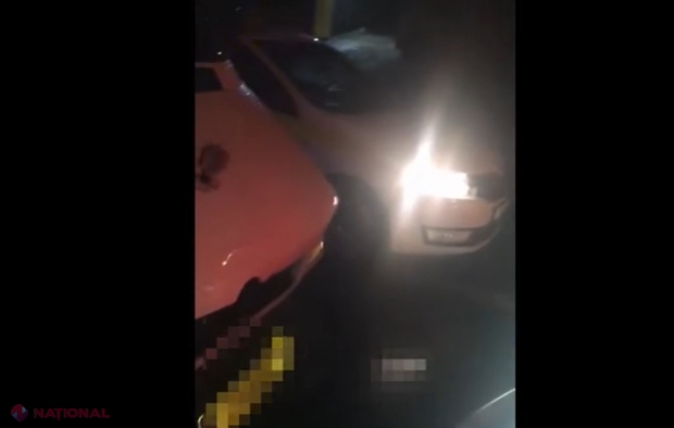 VIDEO // Șoferul unui microbuz de rută din Chișinău, BEAT CRIȚĂ, a provocat un accident rutier în încercarea de a scăpa de poliție: „Vă rog frumos...”.