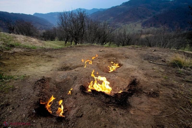Loc INCREDIBIL din România. Flacăra care arde FĂRĂ ÎNTREREUPERE