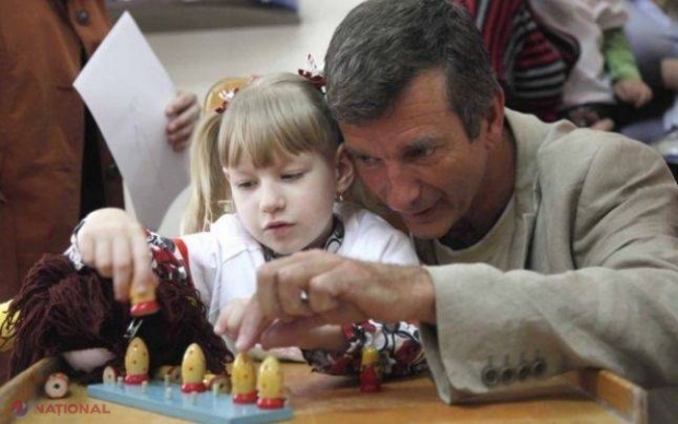 Tony Hawks, autorul cărții „Tenis cu moldovenii”, vine la Chișinău!