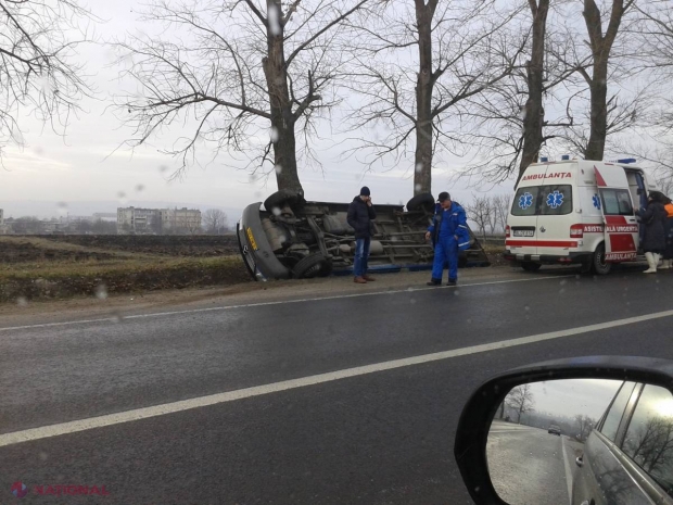 ACCIDENT la Soroca! Un microbuz de rută s-a răsturnat. Sunt RĂNIȚI