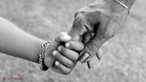 O femeie şi-a minţit fiica timp de 13 ani CĂ NU ESTE MAMA EI. Află de ce a făcut-o