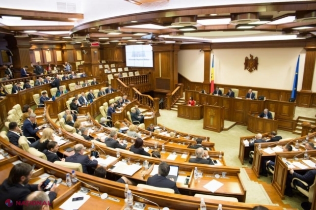 Zeci de angajați ai Parlamentului, DEMIȘI
