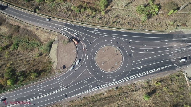 FOTO // ATENȚIE, ȘOFERI! Un nou sens giratoriu, amenajat la ieșirea din Chișinău