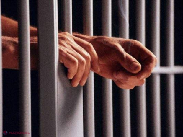 Doi polițiști ar fi estorcat 5 000 de euro pentru a INFLUENȚA ofițerii CNA. Acum riscă să ajungă după gratii