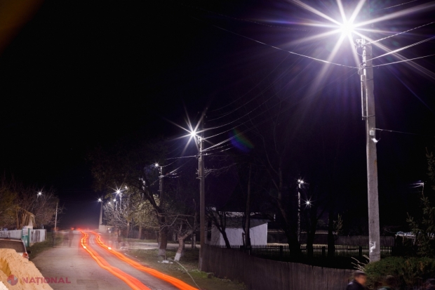 FOTO // Partidul „ȘOR” a instalat un sistem de ILUMINARE stradală în prima dintre cele 104 localități în care a promis că va face acest lucru