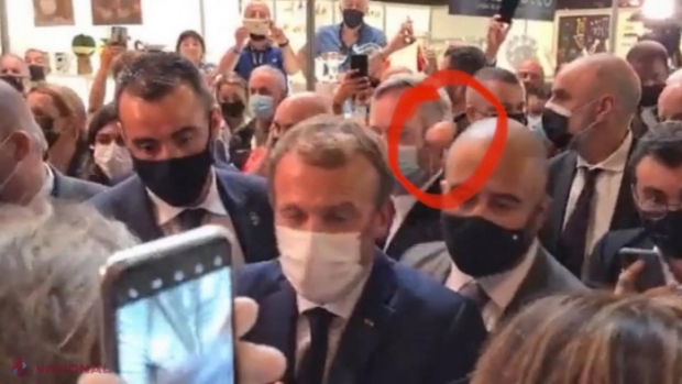 Emmanuel Macron, LOVIT din nou: Un protestatar a aruncat cu un OU în președintele Franței și a fost arestat