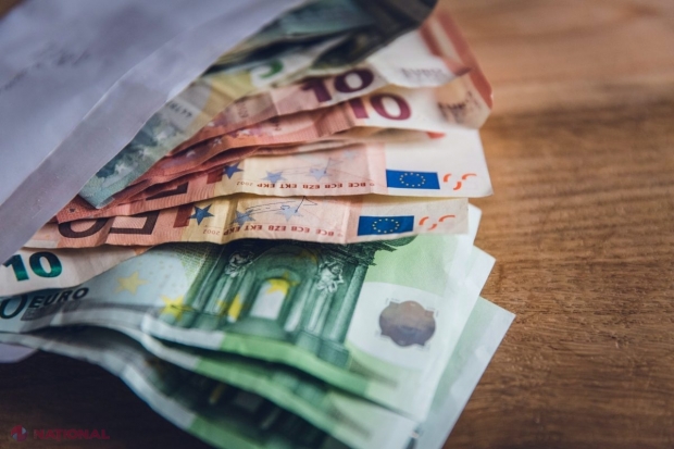 Un procuror riscă până la 15 ani de PUȘCĂRIE și o amendă de până la jumătate de MILION de lei, după ce ar fi pretins și primit drept mită 300 de euro