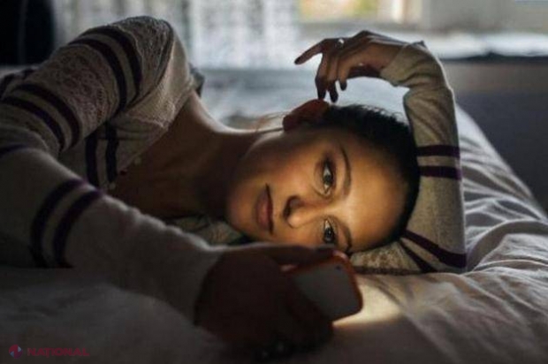 STUDIU // Cum sunt afectaţi adolescenţii de folosirea smartphone-ului înainte de culcare