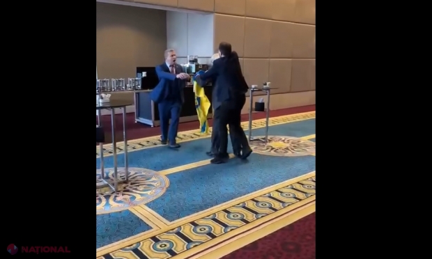 VIDEO // Un DEPUTAT ucrainean i-a dat un pumn în față unui emisar rus în timpul unei reuniuni de la Ankara: „Ia-ți labele de pe steagul nostru, gunoi rusesc!”