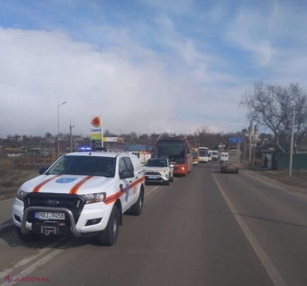 CORIDOR VERDE // România trimite autocare DIRECT la Palanca de unde preia refugiați ucraineni și îi duce peste Prut