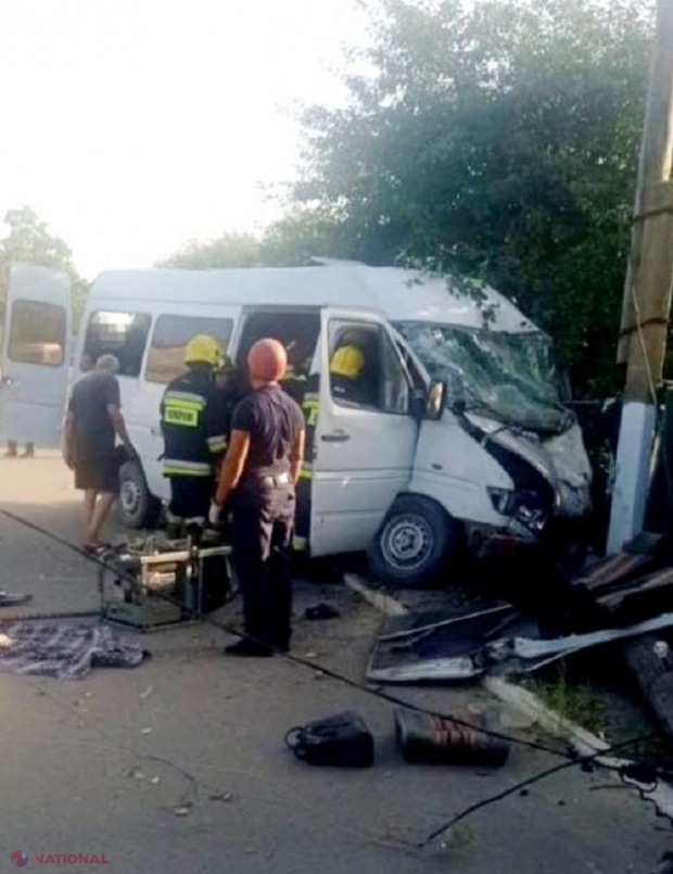 UPDATE // Un microbuz care efectua curse prin satele din raionul Cahul, implicat într-un accident: O femeie a decedat, iar alți șapte pasageri au fost transportați la spital