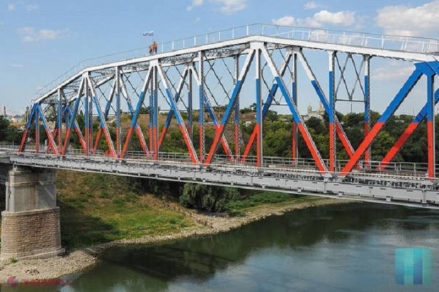 NERUȘINARE // Podul de peste Nistru, vopsit în culorile drapelului Rusiei: „Mulțumim pacificatorilor”
