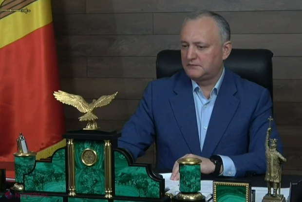 VIDEO // Justificările lui Dodon, după ce a luat cu el setul de 12 mii de dolari de pe biroul PREȘEDINTELUI: „E un lucru personal. Dacă președintele tare vrea, pot să găsesc în Federația Rusă și să-i fac cadou un set”