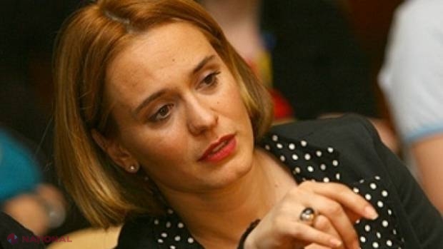 Poze „compromiţătoare” cu Andreea Esca ies la iveală