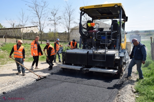 FOTO // Echipa Partidului „ȘOR” din raionul Orhei continuă investițiile în infrastructura rutieră. Localnicii din Pohorniceni spun că au așteptat zeci de ani să fie RENOVAT drumul principal din sat 