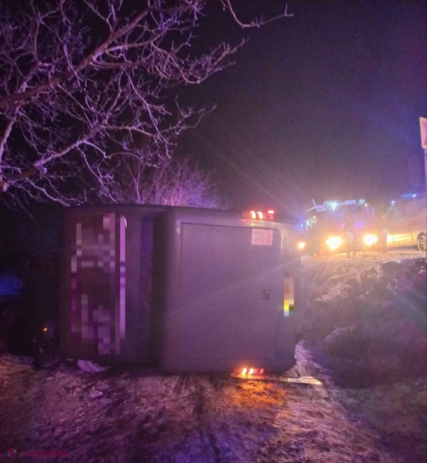 FOTO // Un autocar de pe ruta Kiev - Chișinău, cu 68 de pasageri la bord, s-a răsturnat la Florești: 16 persoane au ajuns la spital