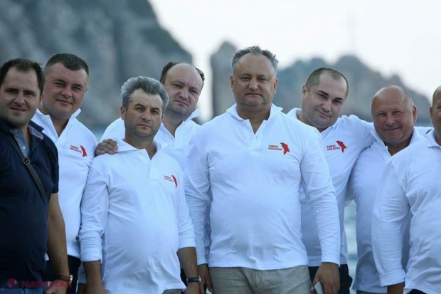 NERVOZITATE în tabăra PSRM, după decizia CC. Răspunsul OPOZIȚIEI: „Poate îi transmite cineva „parintelui” banilor din Bahamas a PSRM că susținem anularea nu doar a 4,5 euro din taxa aeroportuară, ci a întregii sume de 9 Euro”