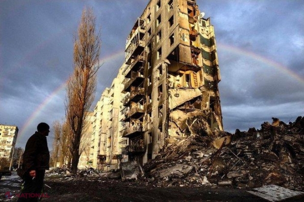 Zeci de cadavre găsite sub dărâmăturile blocurilor de locuit din centrul suburbiei Borodyanka a Kievului, bombardate de ruși 