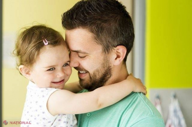 Tații influențează mai mult dezvoltarea fetițelor decât mamele
