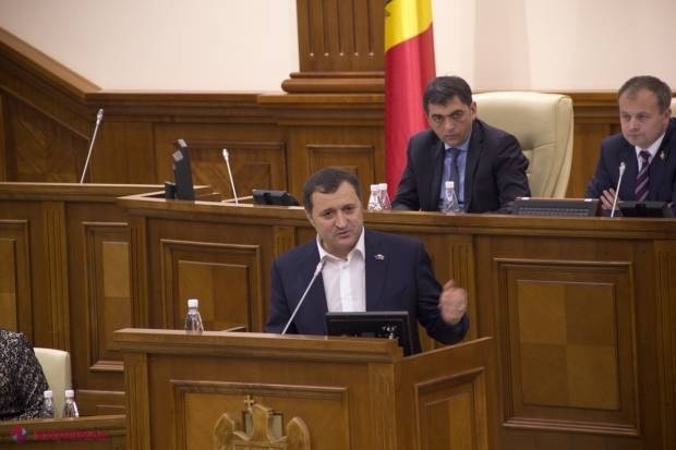 Judecătorul a decis să dea curs solicitării procurorilor. Vlad Filat va sta 30 de zile în AREST