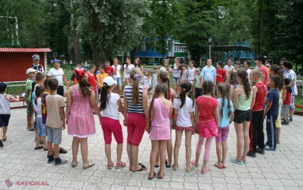 VACANȚĂ // Guvernul a anunțat COSTUL unei zile petrecute în taberele de odihnă pentru copii: Ministerul Educației și Cercetării va achita biletele pentru copiii din Transnistria și pentru cei ai refugiaților ucraineni