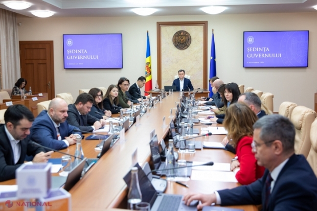 VIDEO // Salarii mai mari cu circa 15% pentru personalul medical și de 10% pentru pedagogi și angajații sistemului afacerilor interne, în anul 2025: Salariul minim, majorat de la 5 000 la 5 500 de lei