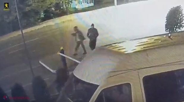 VIDEO // Au furat un MICROBUZ dintr-o parcare și s-au făcut nevăzuți. Doi tineri riscă până la patru ani de închisoare pentru fapta comisă