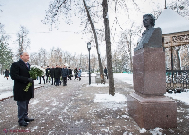 Dodon, primul în rând la Eminescu: A făcut-o pe biograful poetului și a vrut să-i traducă „Luceafărul” în franceză: „S-a născut moldovean și a plecat din viață în România”. Cum a răspuns la întrebarea „în ce limbă a scris Mihai Eminescu”?