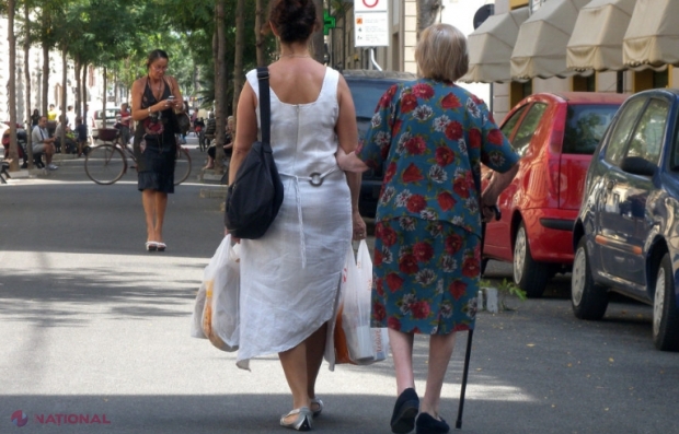 Femeile care îngrijesc bătrânii din Italia, inclusiv cele originare din R. Moldova, dar nu au certificat verde, sunt date afară