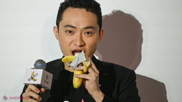 Antreprenorul chinez a mâncat banana lipită de perete, pentru care a plătit peste șase milioane de dolari la licitație. Ce a declarat