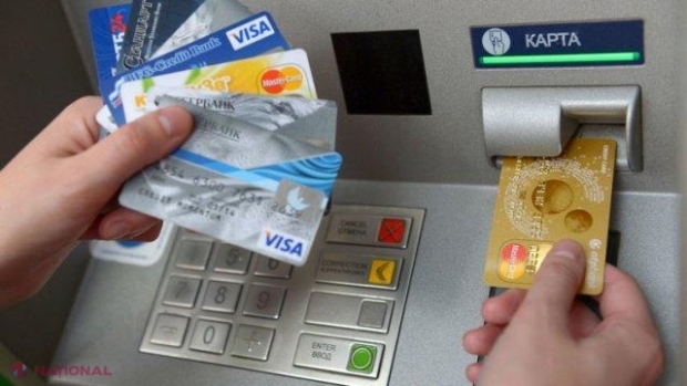 Hoţi cu bun-simţ: Au spart maşina, au făcut cumpărături cu cardurile furate, apoi le-au pus înapoi