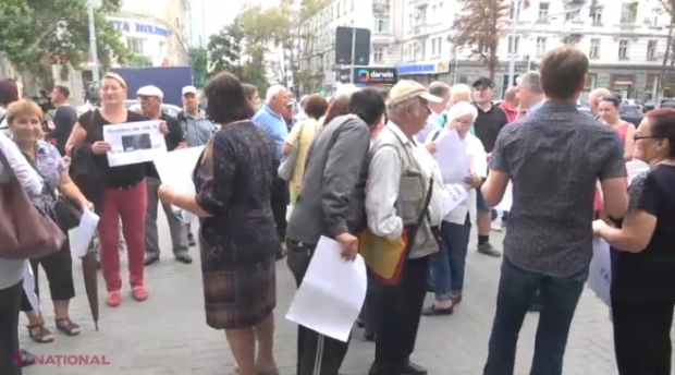 VIDEO // Andrei Năstase și-a chemat susținătorii la un PROTEST în fața Primăriei Chișinău: „Să nu permitem mafiei să-și facă jocul în detrimentul oamenilor!”