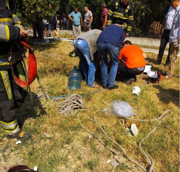 Chișinău: Au coborât pentru a curăța o fântână de canalizare și au rămas acolo aproape inconștienți: Doi bărbați au ajuns la spital