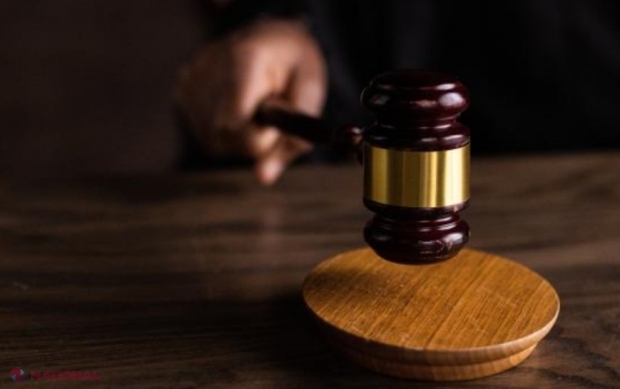 Trei ani de închisoare pentru trei permise de conducere eliberate cu mită la Soroca