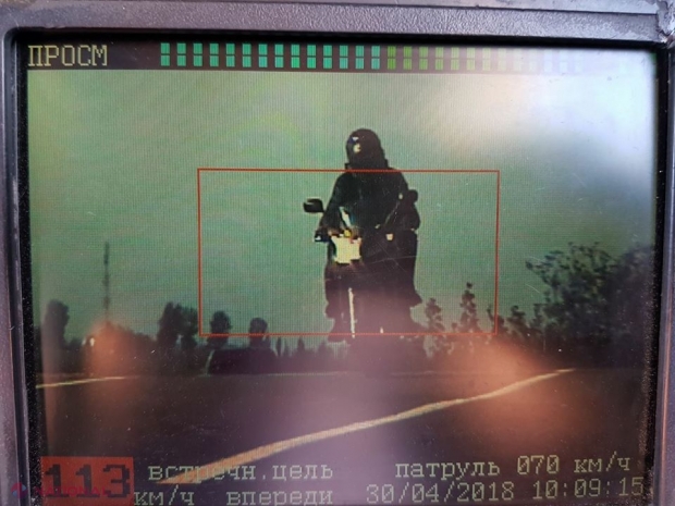 FOTO // Motociclist, prins gonind cu peste 100 de kilometri pe oră pe traseele din R. Moldova