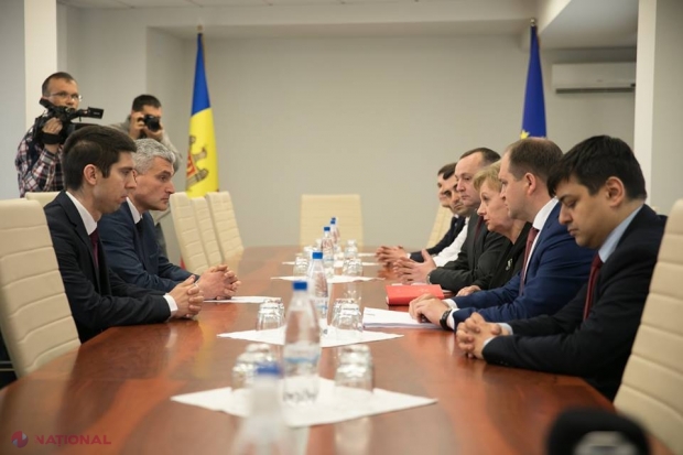 Comentatori politici, despre „dialogul” PSRM și „ACUM”: „Nu înțeleg cum Maia Sandu și Andrei Năstase să se așeze la negocieri cu Putin”