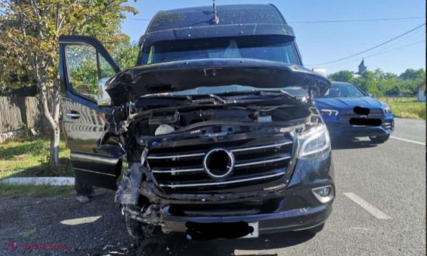 Microbuz plin cu pasageri, care efectua o cursă pe ruta Chişinău - Bucureşti, implicat într-un grav accident