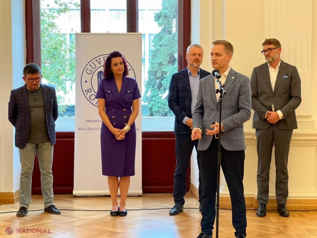FOTO // Lucrările maestrului Corneliu Baba, considerat un Rembrandt al României, au ajuns, în PREMIERĂ, la Chișinău. Secretarul de stat al DRRM, Adrian Dupu, a inaugurat EXPOZIȚIA de la Muzeul Național de Artă al Moldovei