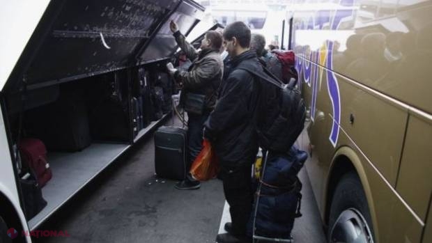 Autocar cu 43 de pasageri, implicat într-un accident grav 