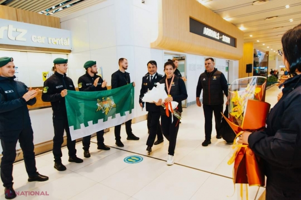 Campioana Anastasia Nichita, întâmpinată cu fanfară şi o nouă distincţie pe Aeroportul Internațional Chișinău