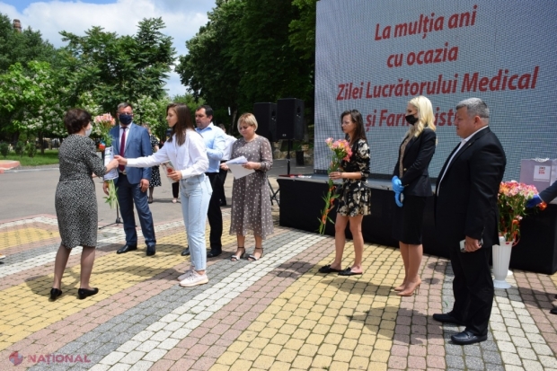 FOTO // Ilan Șor a oferit PREMII generoase lucrătorilor medicali din tot raionul Orhei de ziua lor profesională