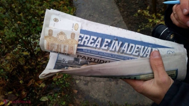 FOTO Voturi CUMPĂRATE // Locuitorii din Bălți primesc ziarul lui Usatîi cu BANI CAPSAȚI?