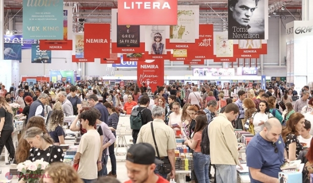 IMPRESII // Un milion de cărți, expuse pe rafturile Salonului Bookfest, cel mai mare târg de carte din România: „Toată lumea a lăudat atât sloganul ales pentru standul R. Moldova - Te cuprind, Republica Moldova, cât și realizarea lui”