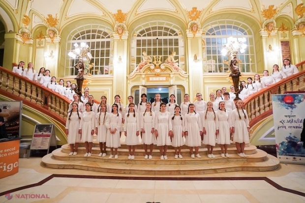 „Pe drumul Crăciunului”: Corala „Vocile primăverii” de la Liceul Teoretic „Ion Creangă” din Chișinău, concert la Iași