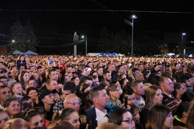 Organizatorii susțin că peste 50 000 de persoane au participat la concertul de 9 mai din PMAN, cu participarea lui Baskov, Irinei Rimes, Tomas Anders, Deliei și formației „Blue”