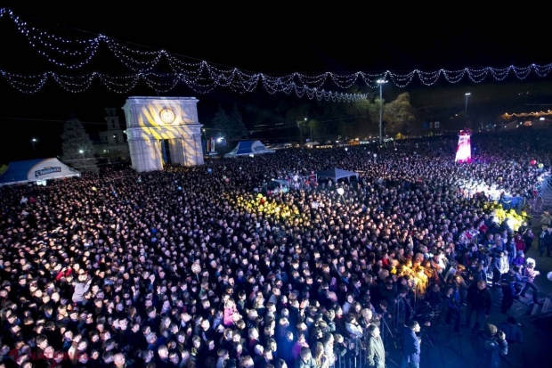 Foto // Concertul din PMAN. Veselie mare și tone de gunoi