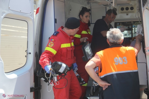 VIDEO // Pacient cu maladie cardiacă, transportat cu un elicopter SMUD Iași de la Ocnița la Chișinău