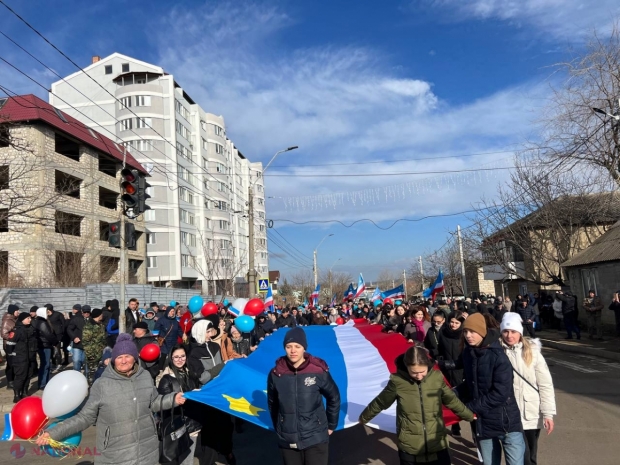 Găgăuzii, inclusiv sute de COPII, scoși la un marș cu iz SEPARATIST de către oamenii lui Șor: Au sărbătorit la Comrat 10 ani de la referendumurile ILEGALE privind dreptului Găgăuziei la autodeterminare externă și a aderării la Uniunea Vamală a Rusiei