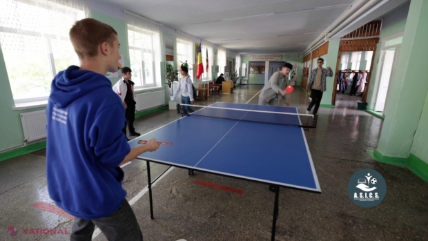 VIDEO // „Sportul începe din școală”: Asociația A.S.I.C.S. a oferit inventar sportiv pentru ZECE instituții de învățământ din R. Moldova