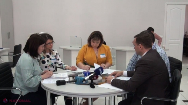 VIDEO // Andrei Năstase depune actele pentru a fi înregistrat în cursa electorală la funcția de primar al Chișinăului 